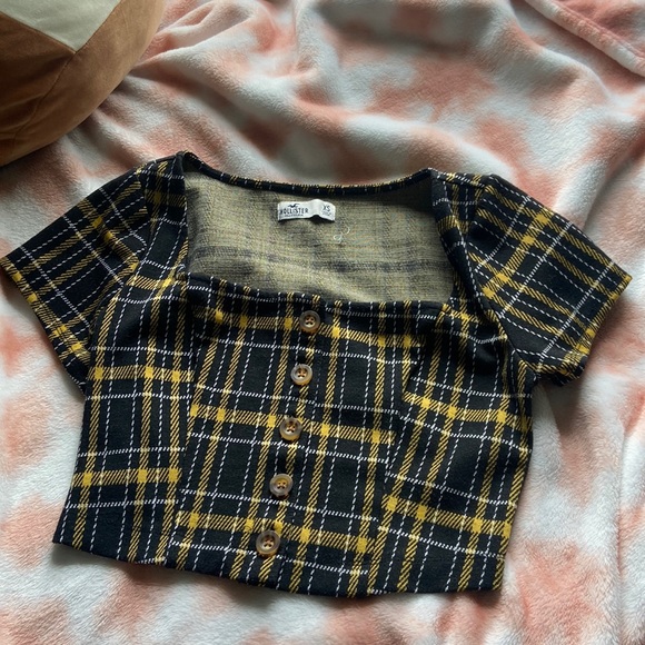 SALE ‼️ YELLOW HOLLISTER TOP - Picture 1 of 3